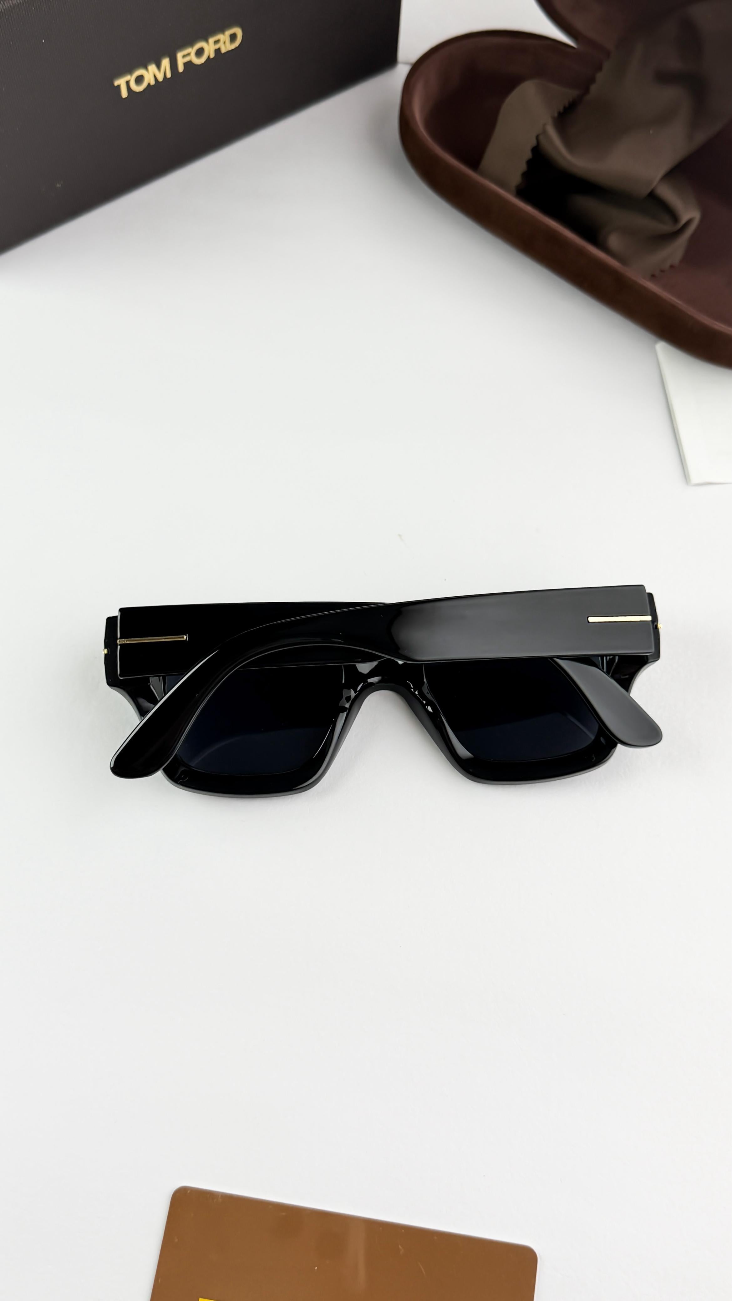 Tom Ford Black Shine 184