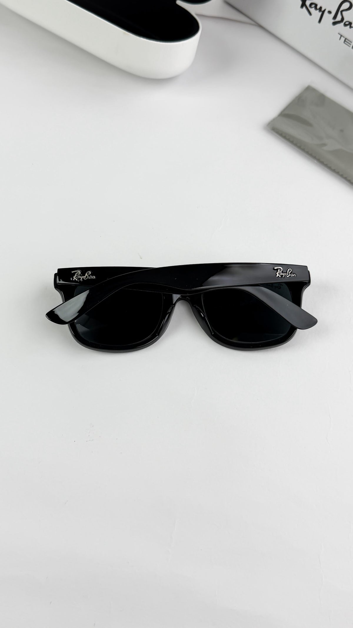 Rayban Black Wayfarer 2140