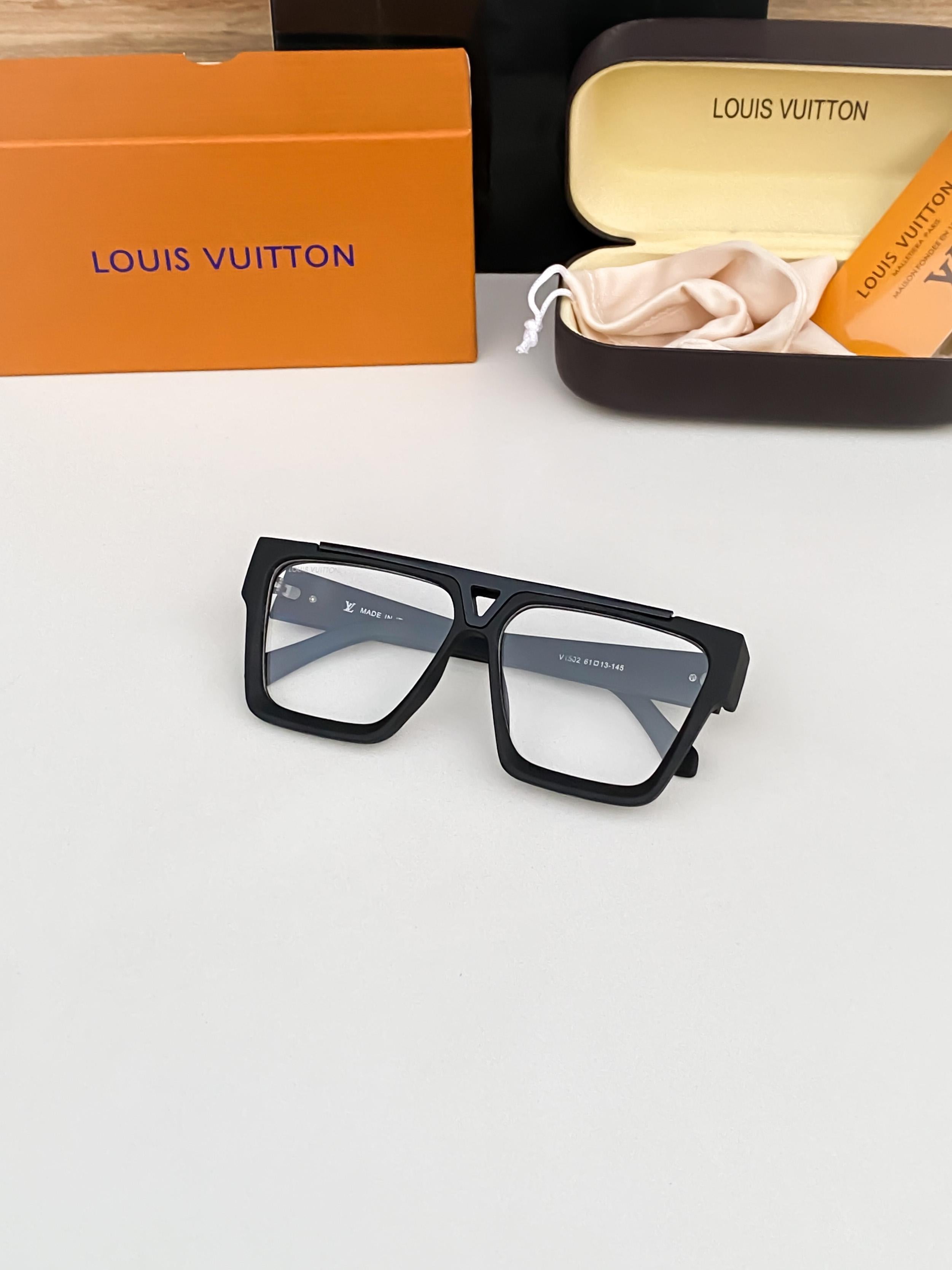 Louis Vuitton Black Plano 1502