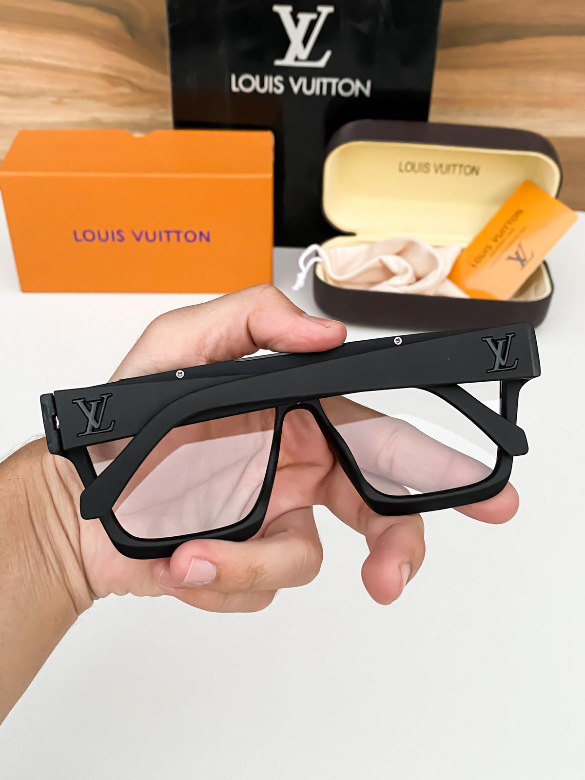 Louis Vuitton Black Plano 1502