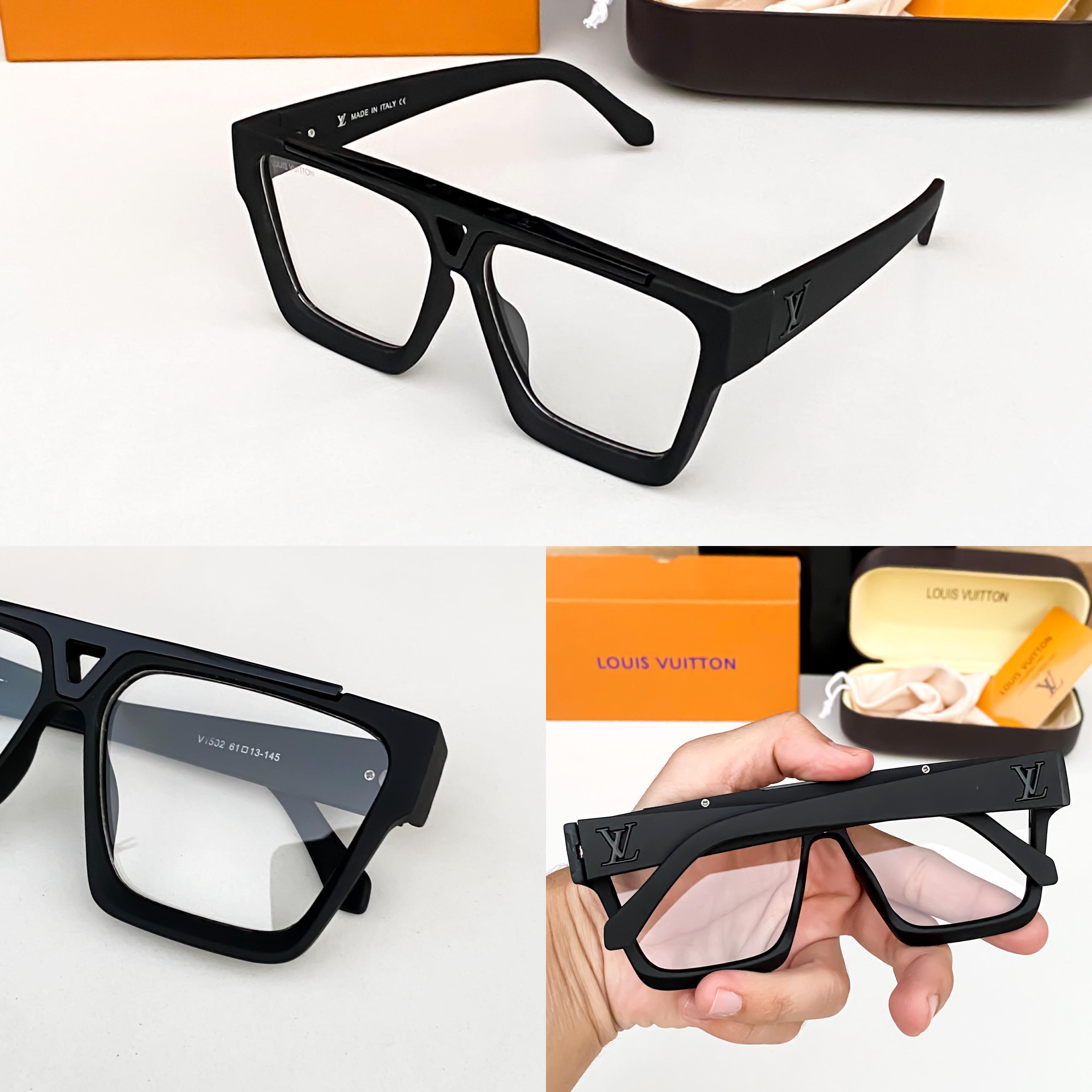 Louis Vuitton Black Plano 1502
