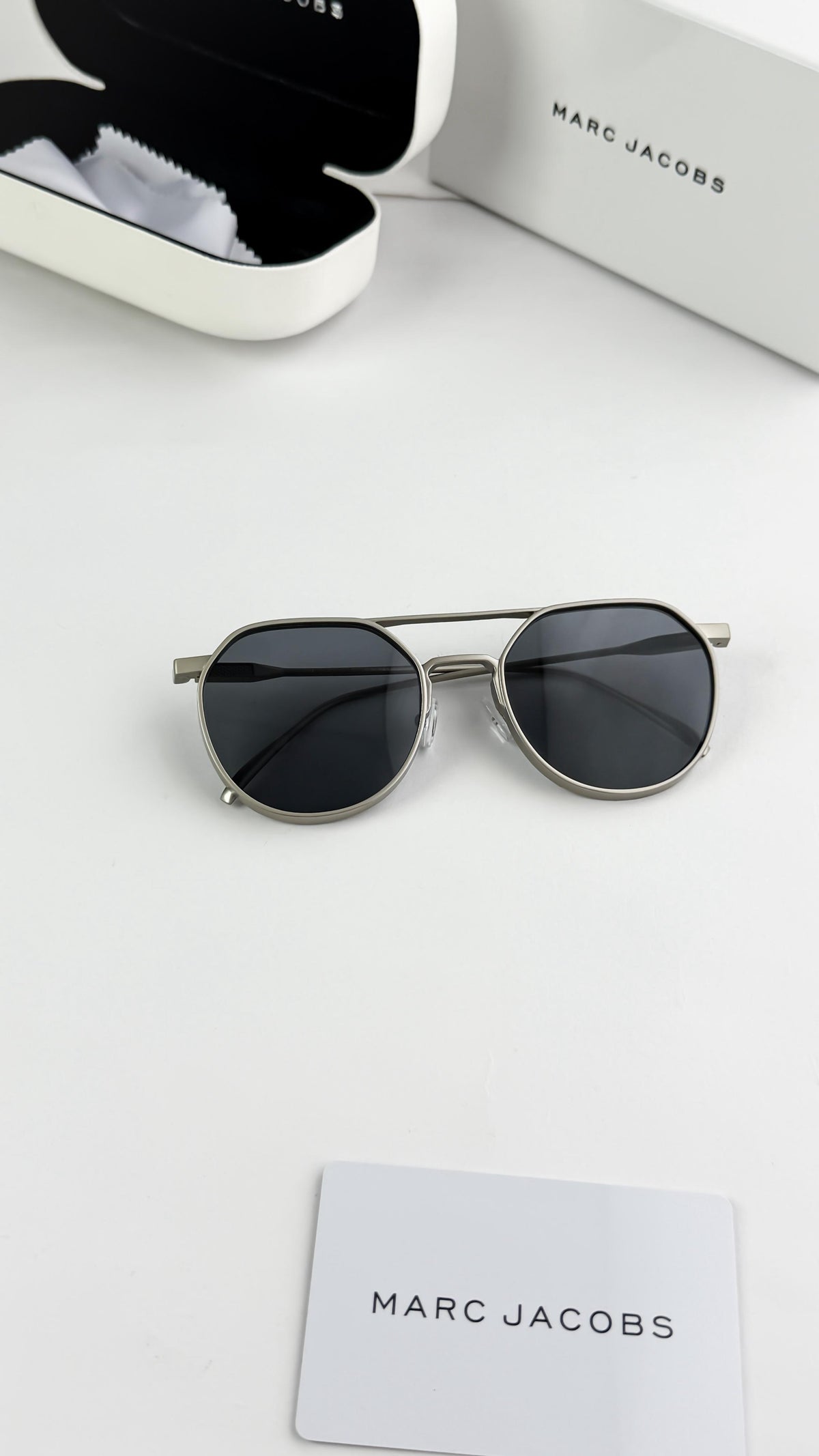 Marc Jacobs Silver Black 5051
