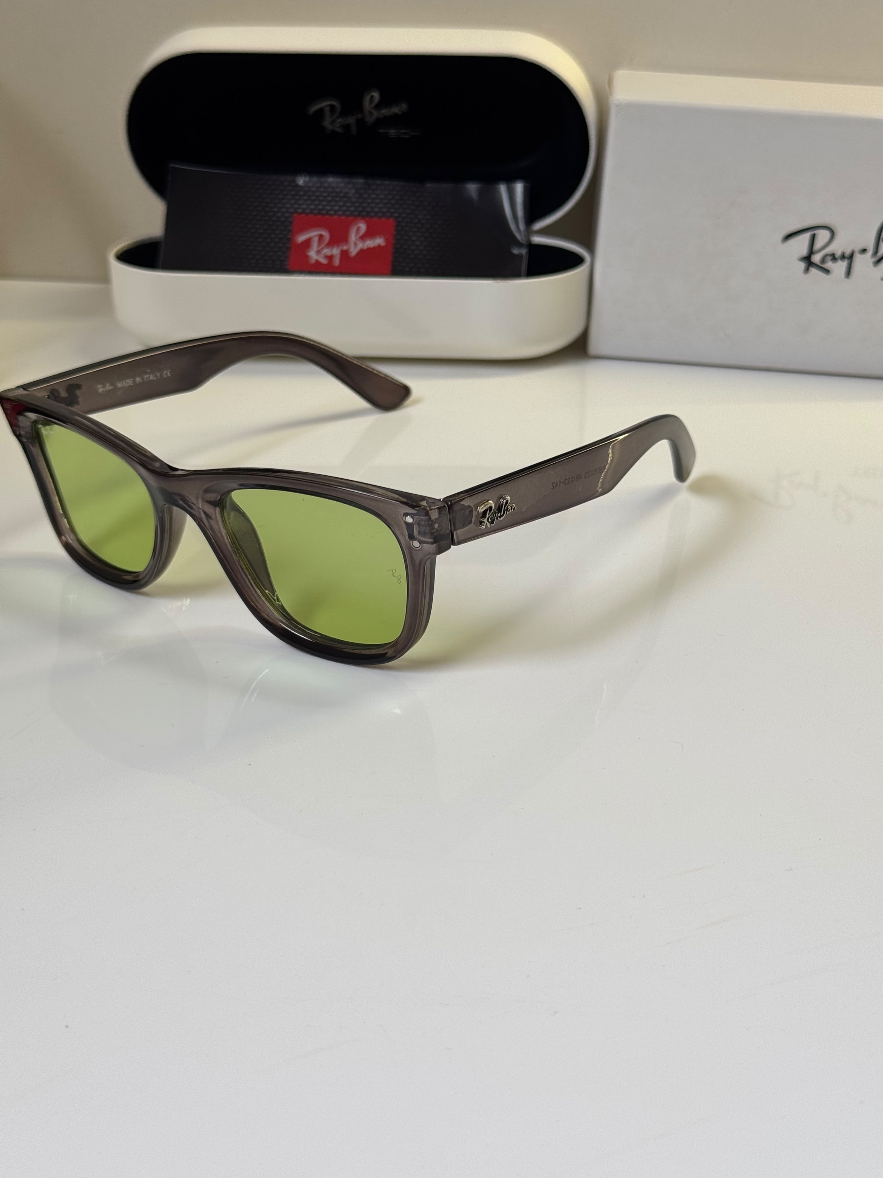 Ray-Ban Wayfarer, Shiny Black Unisex Sunglasses