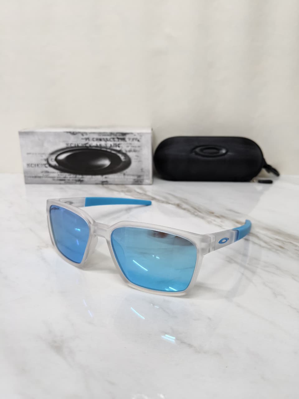 OAKLEY Polarized Square Sunglasses