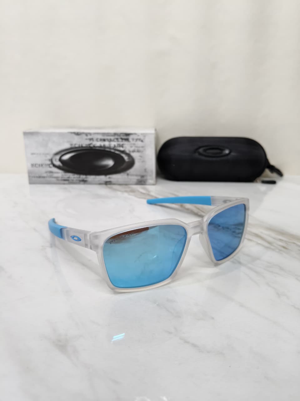 OAKLEY Polarized Square Sunglasses