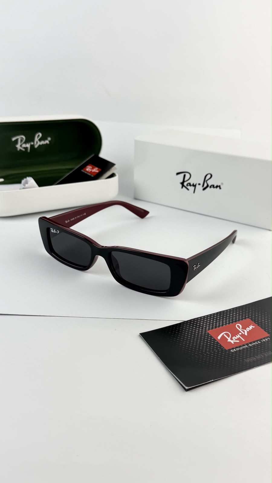 RAYBAN Unisex UV Protected Green Lens Pillow Sunglasses