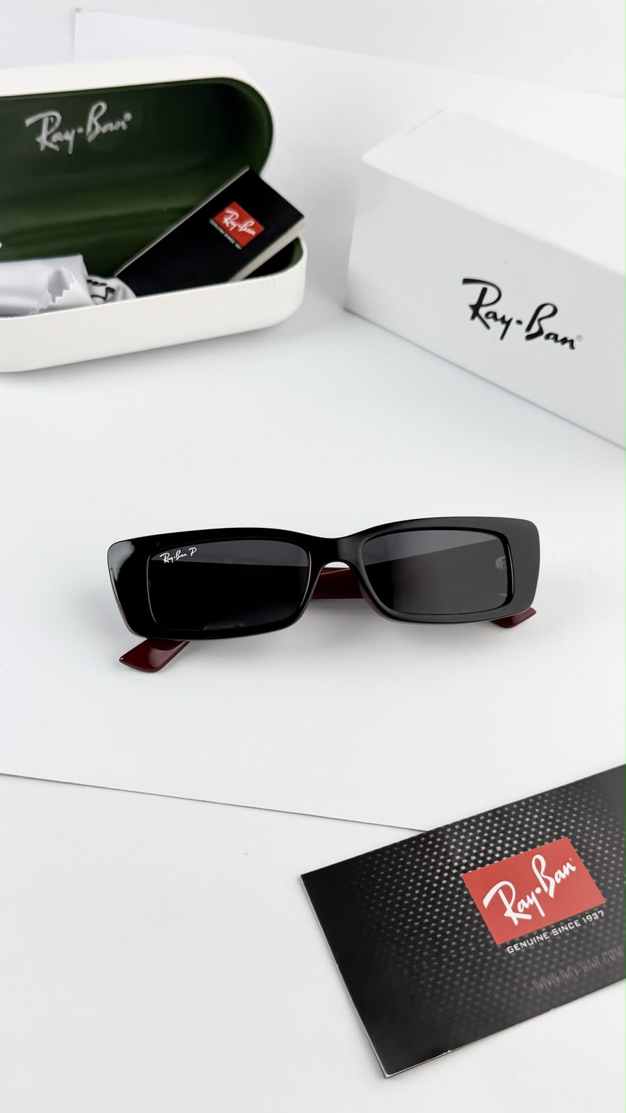 RAYBAN Unisex UV Protected Green Lens Pillow Sunglasses