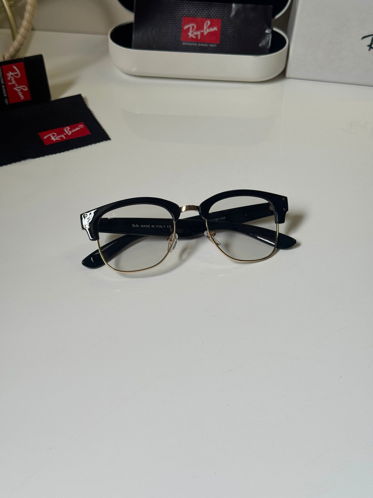 Ray-Ban Unisex Round Gold Frame