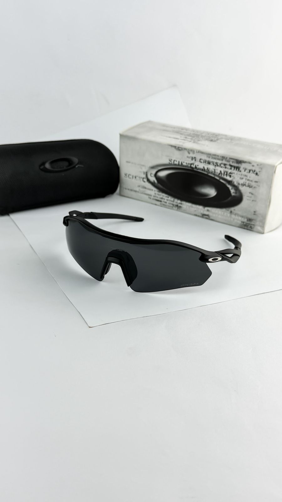 Oakley Black Unisex Sunglass
